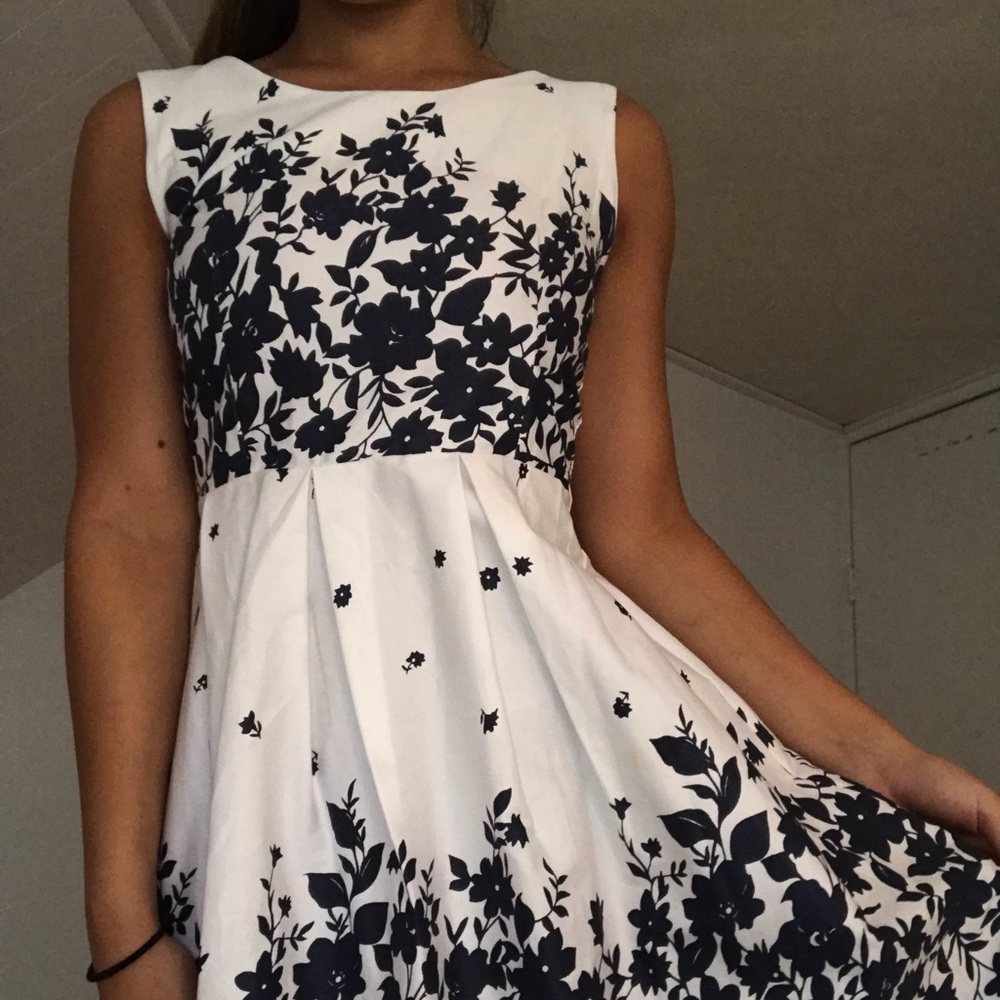 Tea time dress with blue flowers
